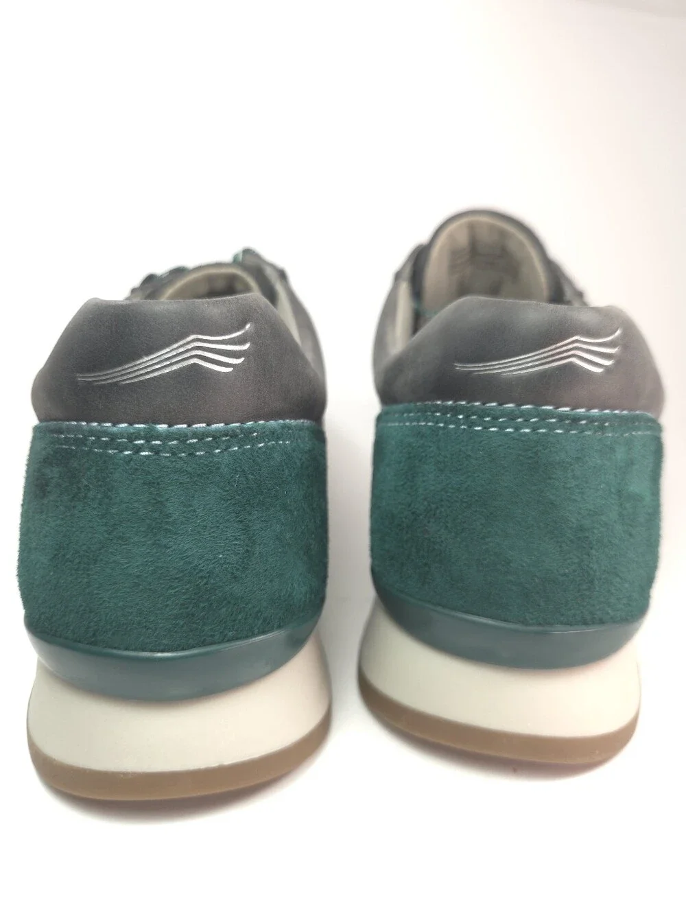 Dansko Gabi Charcoal Gray Leather Lace‑Up Sneakers w/ Emerald Accents Sz 9.5